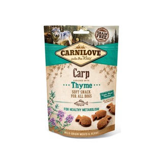 CARNILOVE Dog Semi Moist Snack Carp & Thyme - poloměkký pamlsek s kaprem a tymiánem (200g)
